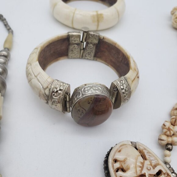 Lot of Vintage Carved Bone or Plastic Necklaces and Bracelets from India? - Picture 5 of 15